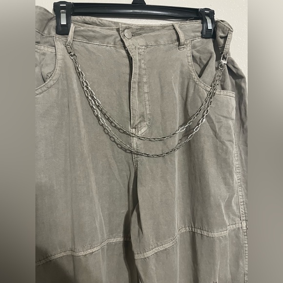 Forever 21 Tan Cargo Pants with Chain Size Large - Picture 4 of 6